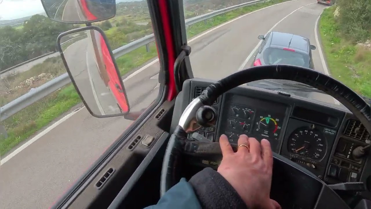 Il contadino va in giro con lo Scania 143 H 420 CV e prova a fare la salita più pericolosa 