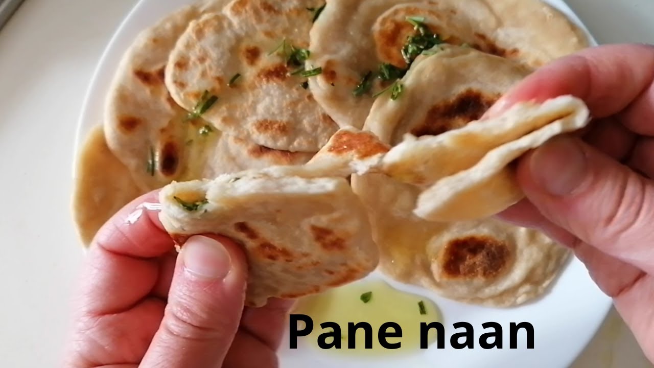 Pane naan indiano , versatile e super morbido cotto in padella