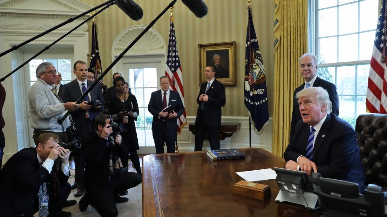 ЗАРАЗ! Екстерна евакуація в білому домі! Трамп опозорився на весь світ. 