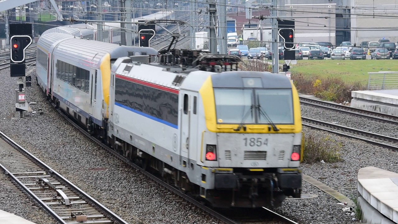 HLE1823 am IC530 wird von HLE1854 nachgeschoben