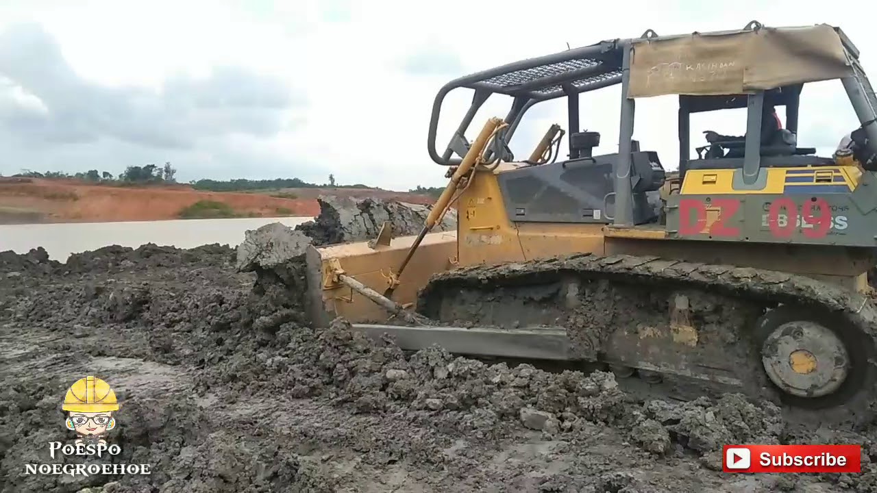 DOZER working dozing in Disposal STOCK ROM COAL