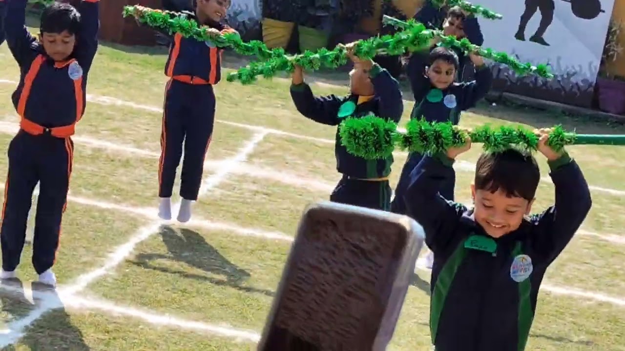 Bacchon ka rangarang karykram hai please dekhna Jarur