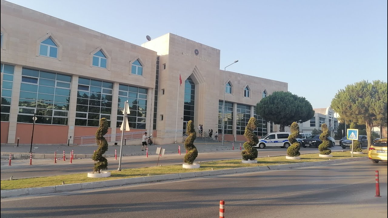 ÇEŞME ADLİYE BİNASI,SAĞLIK OCAĞI SOKAKINA AKŞAM GEZMESİNE GİDELİM.