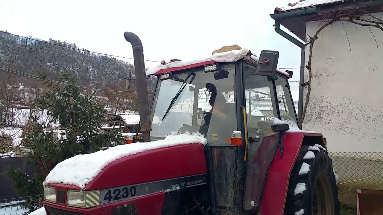 Old cold start Case International Tractor 4230 with 80hp 4x4