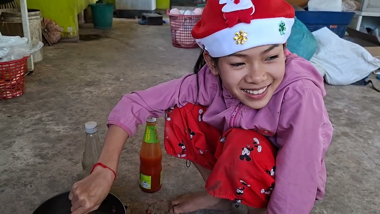 ธิดาลาวทำกับข้าวสู่กิน แล้วง่ายบ่น้อ