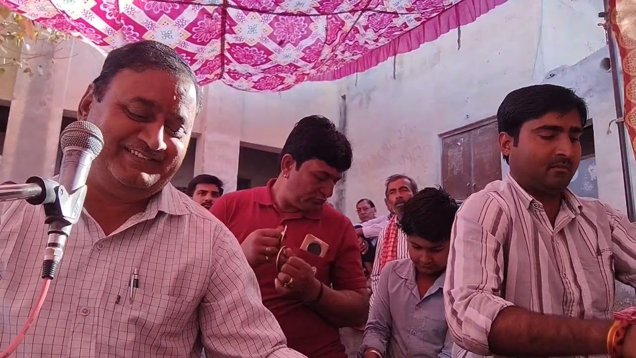 मीठे रस सु भरोड़ी राधा रानी लाग 