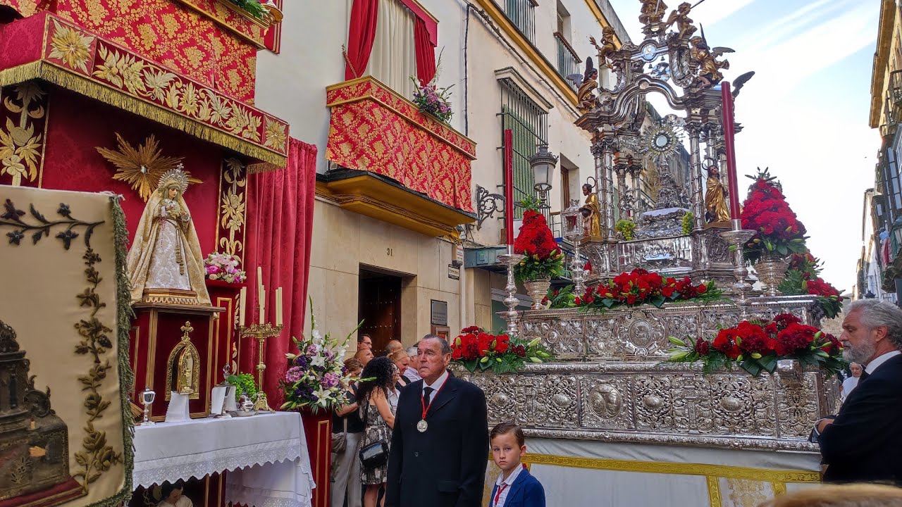 El Corpus Christi llena las calles de El Puerto de fe y tradición