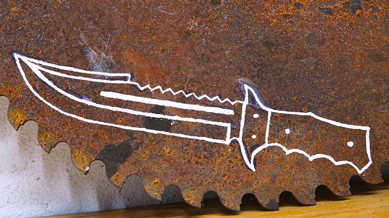 Crafting a Bowie knife from a rusty saw blade.