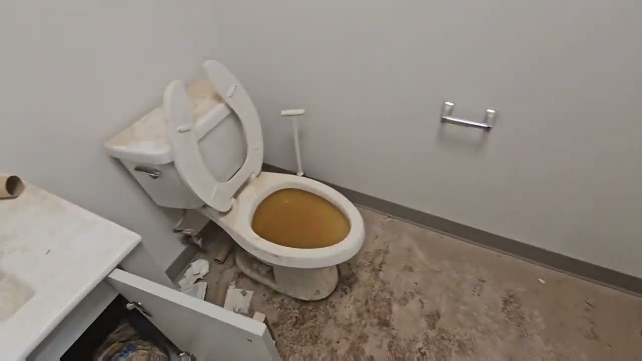 Clogged Main Drain. Can This Plumber Fix It?