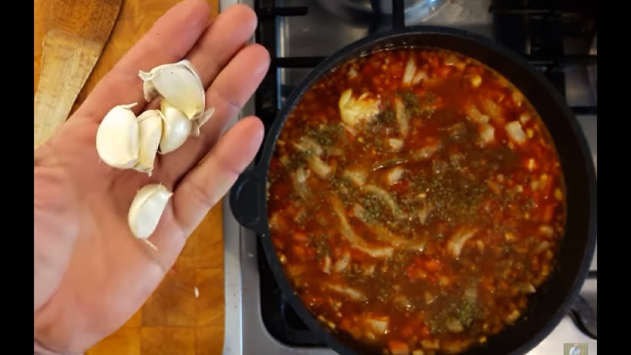 A legegyszerűbb pacalpörkölt recept ahogy én készítem :-) jó sűrű szafttal szeretem :-)