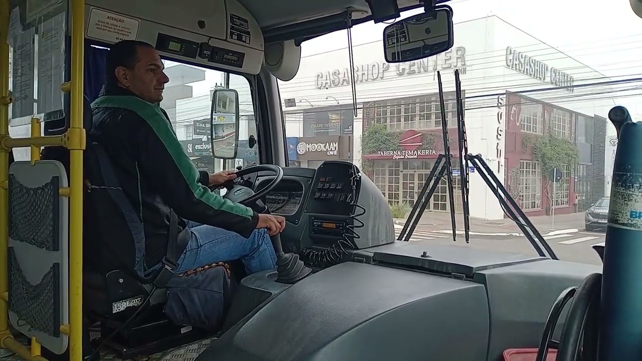 Ônibus Escolar Caio Foz MB OF 1519 eletrônico. Saindo do abastecimento. 