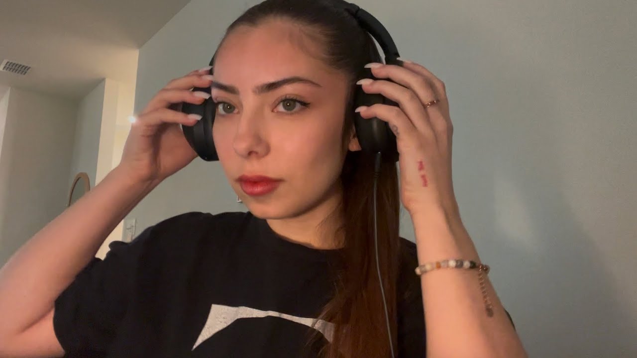 ASMR| Close-up Mic Scratching & Mouth Sounds