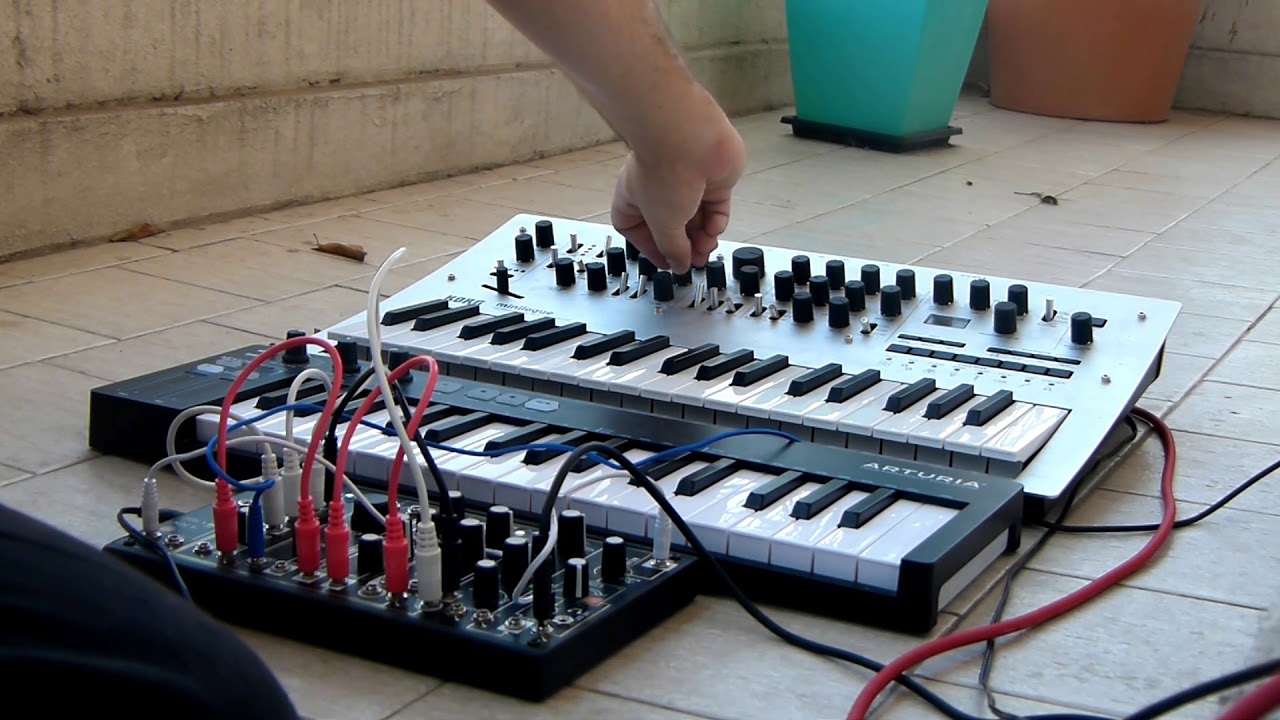 Balcón // Korg Minilogue + Make Noise 0-Coast + Arturia Keystep