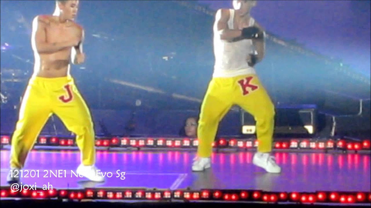 121201 Kwon Twins at New Evo Sg [Minzy solo]