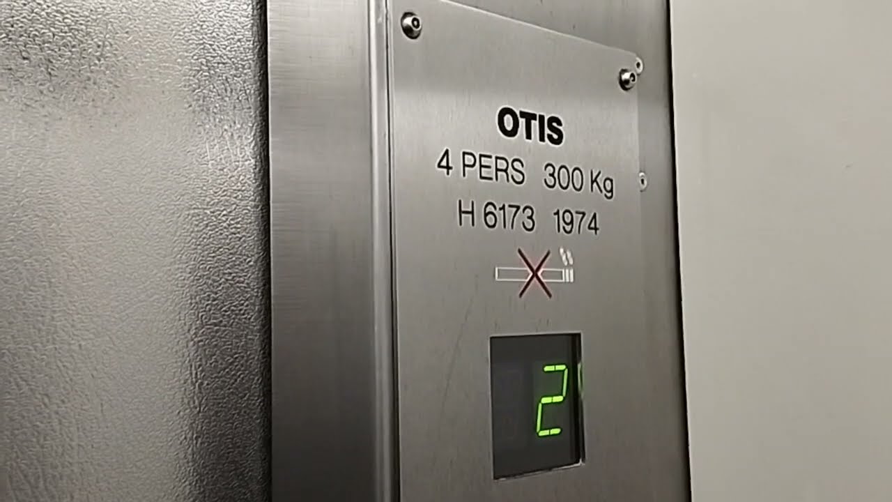 (Castres) лифт Otis Pre-Lexan 1974, г/п 300 кг, V&asymp;1.0