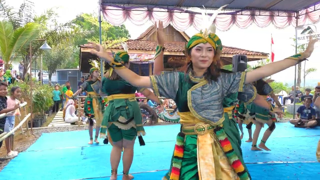Candu banget!! bukit berbunga versi jathilan jogja