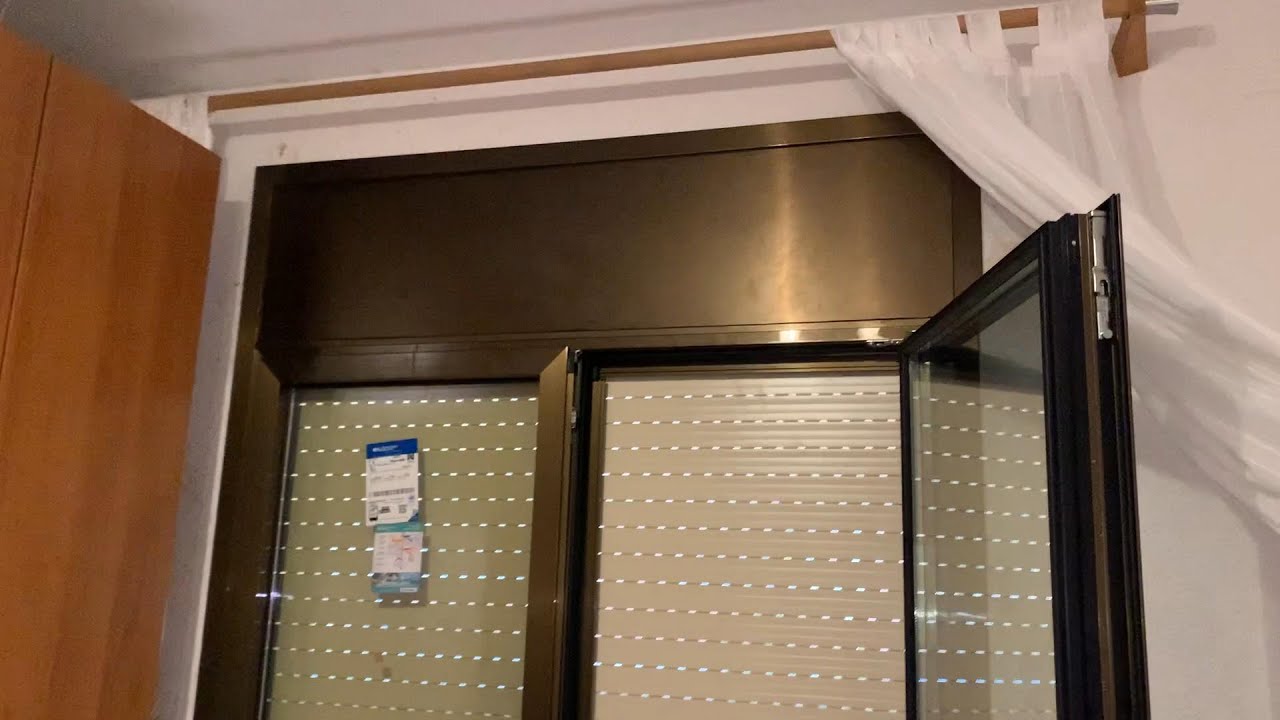 Ventanas de aluminio bronce de hoja oculta con bisagras ocultas,  vidrio Guardian Sun y motor A-OK.