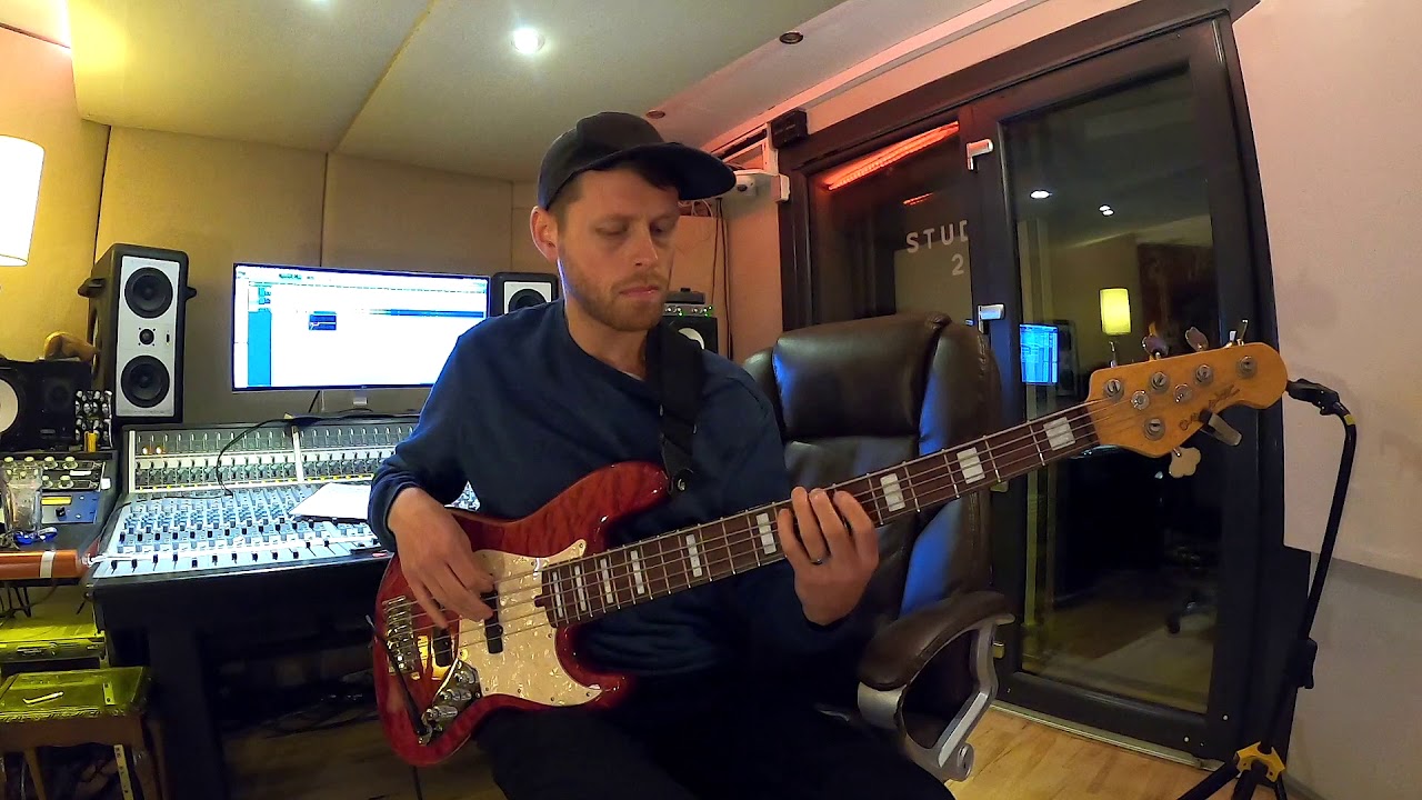 Lumped Construction Kemp Strings demonstrated by Gus Stirrat of Fat Suit playing their track Mombasa