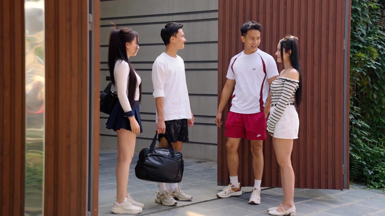 CÔ GÁI TƯƠNG KẾ TỰU KẾ ĐÁNH BAY TÌNH ĐỊCH ĐỂ Ở BÊN CẠNH CHỦ TỊCH