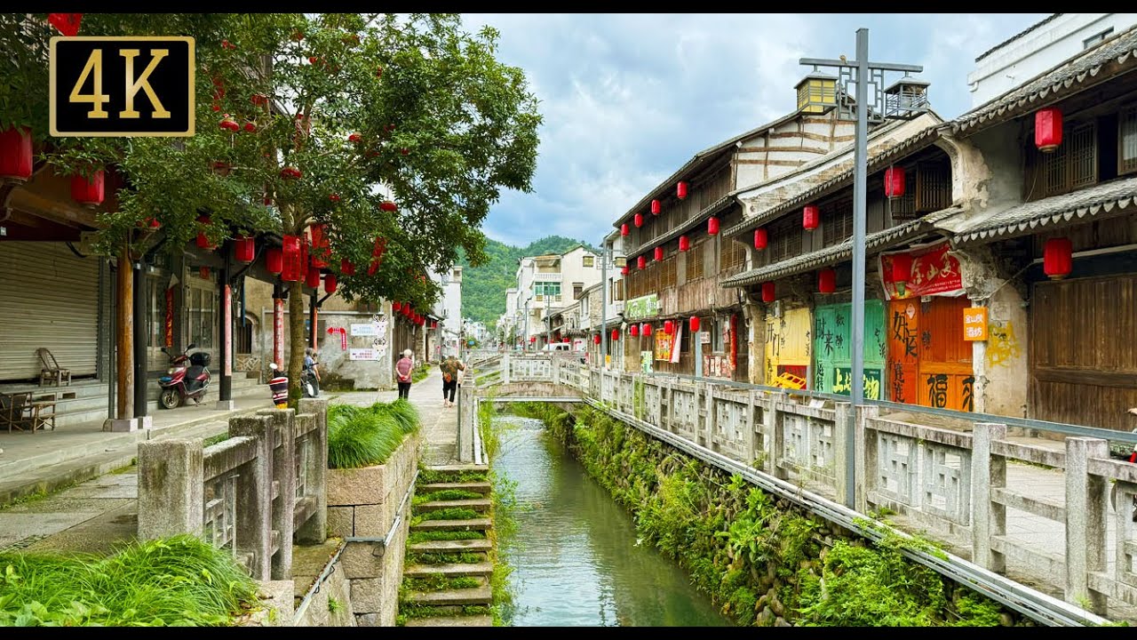 Traditional Chinese Ancient Village Walk,A Beautiful 800-Year-Old Village Along a Straight Stream・4K