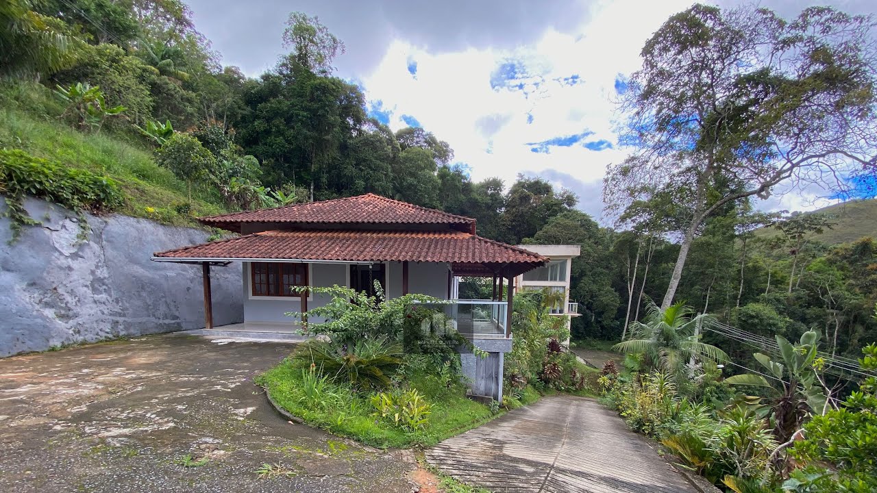 VENDA - Casa linear em condomínio, terreno medindo 1.074m² no bairro PRATA - Teresópolis/RJ