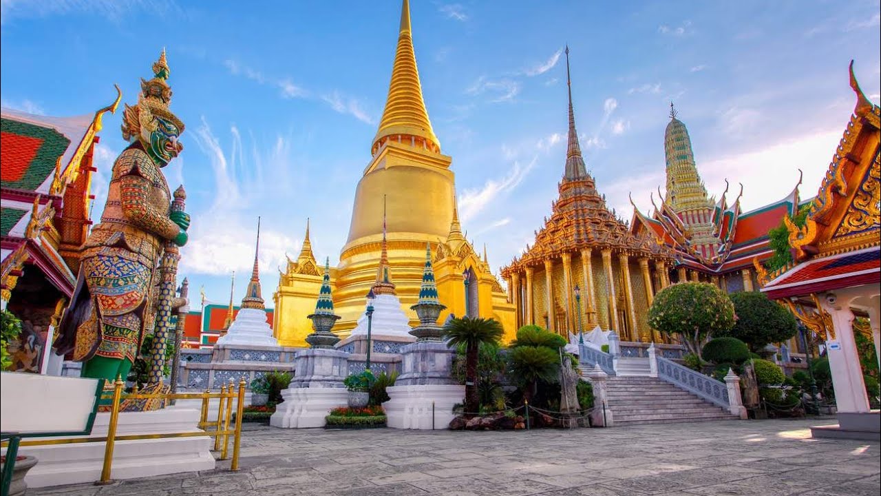 Day5: Bangkok Temple Tour: Grand Palace, Emerald Buddha, Wat Pho, Wat Arun