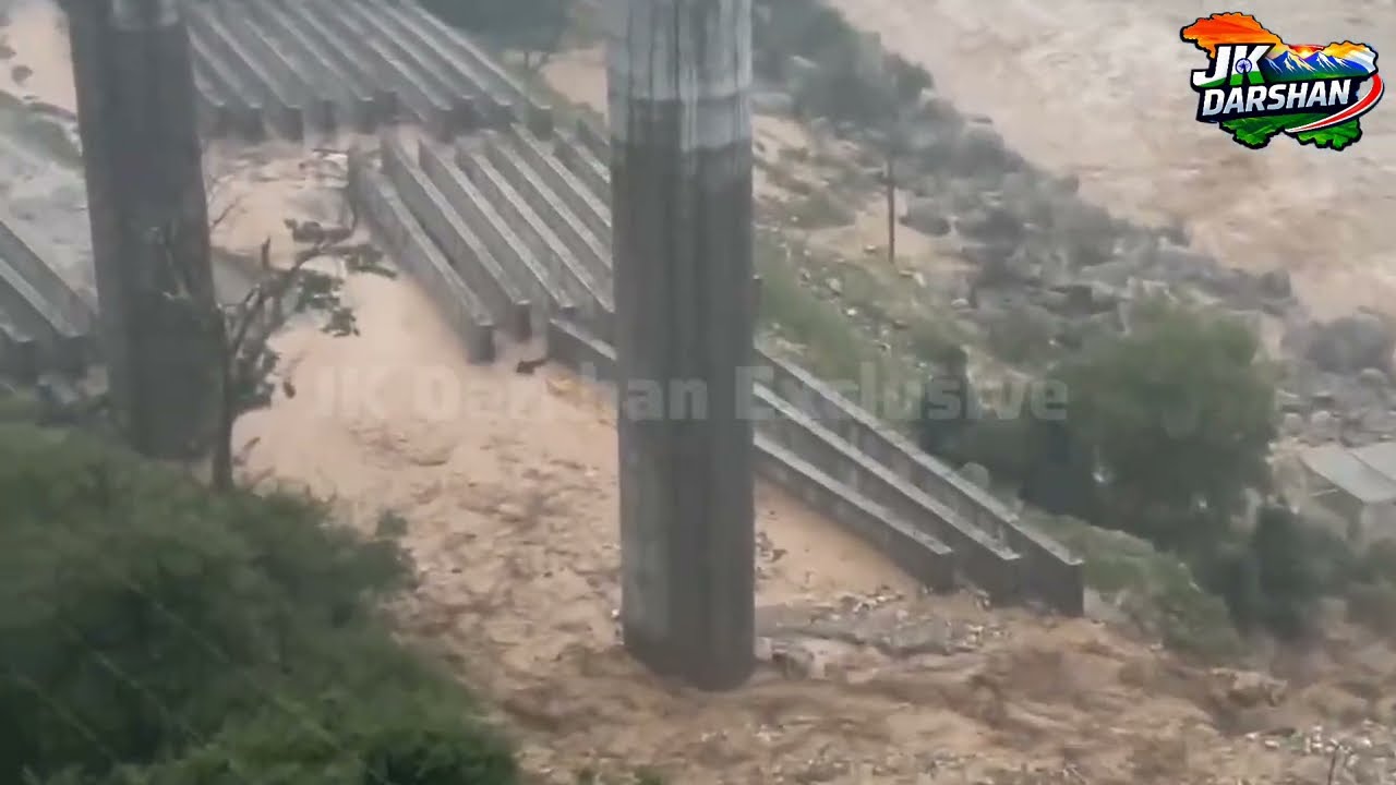 Doda: Flash Flood Triggers 4-Hour Highway Closure in PremNagar; Traffic Restored on One Lane.