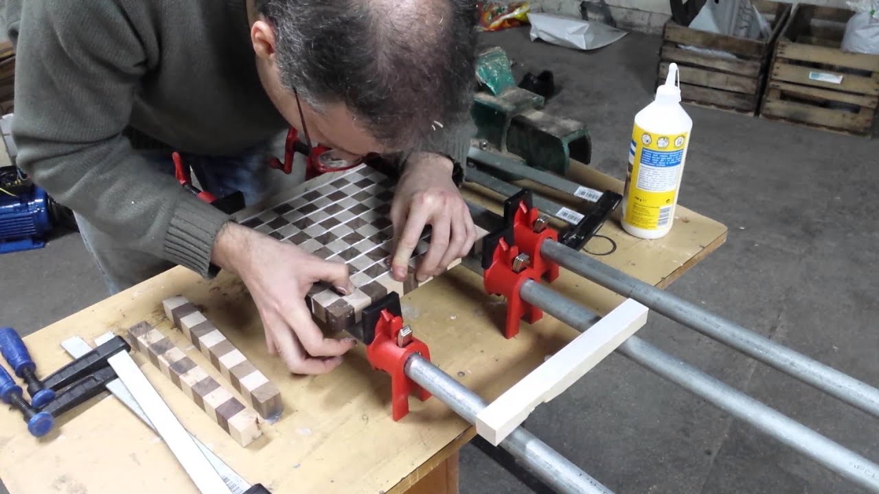 Planche a decouper en bois debout (de bout) (subtitles en, fr)