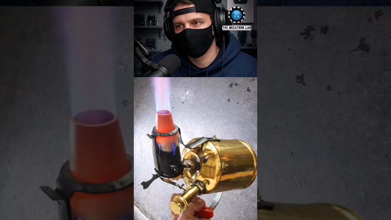 Винтажная керосиновая горелка&hellip; Это пламя просто не поддается объяснению 😳🔥