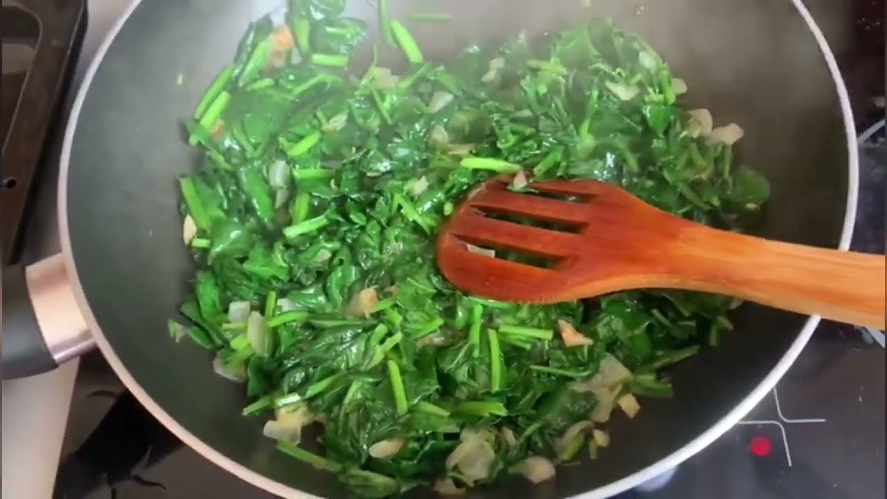Spinaq me qumësht dhe vezë në tavë | Sezoni i spinaqit | Receta e spinaqit per shije ndryshe