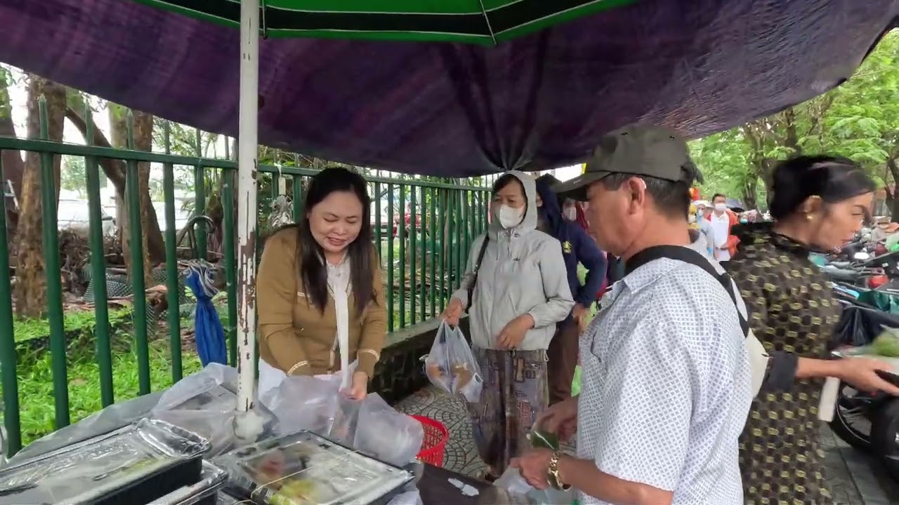 Cô Oanh và Chú Huy ở Pháp tiếp tục mời B/N BV Huế cơm trưa vui vẻ |Trân Trân Huế thương