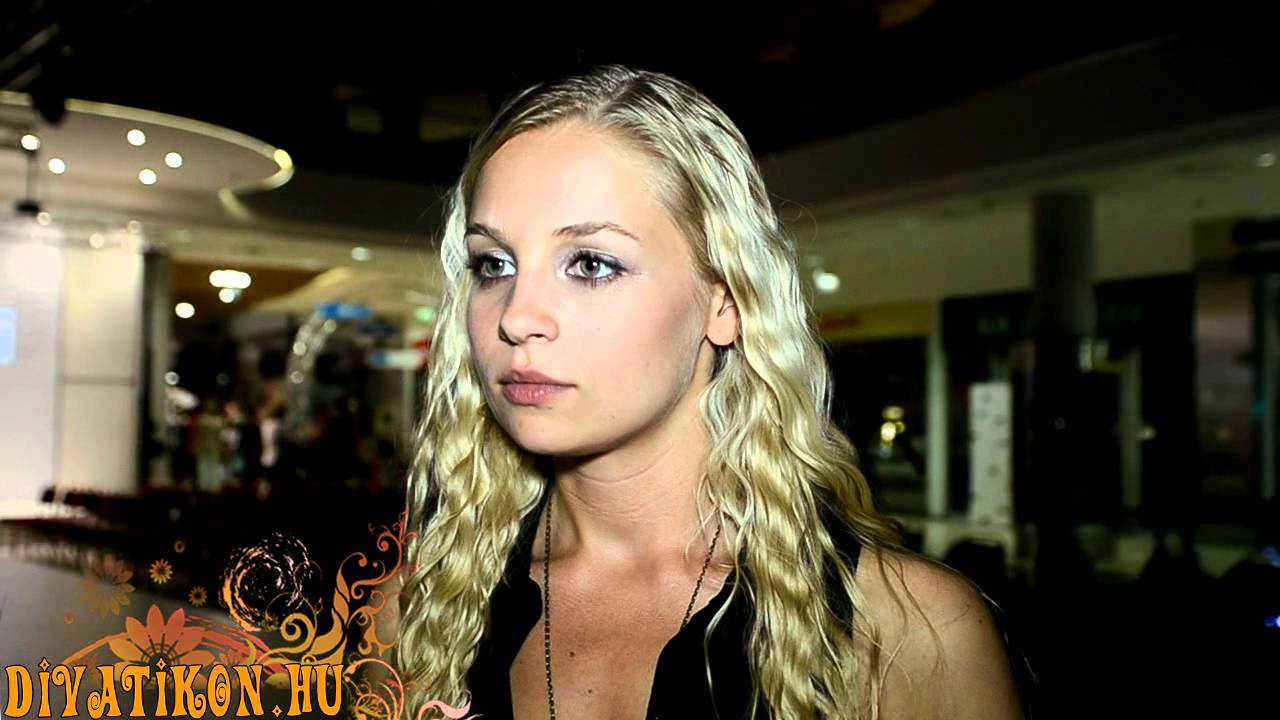 Iszak Eszti interj&uacute; a FemCafe divatbemutat&oacute;j&aacute;n