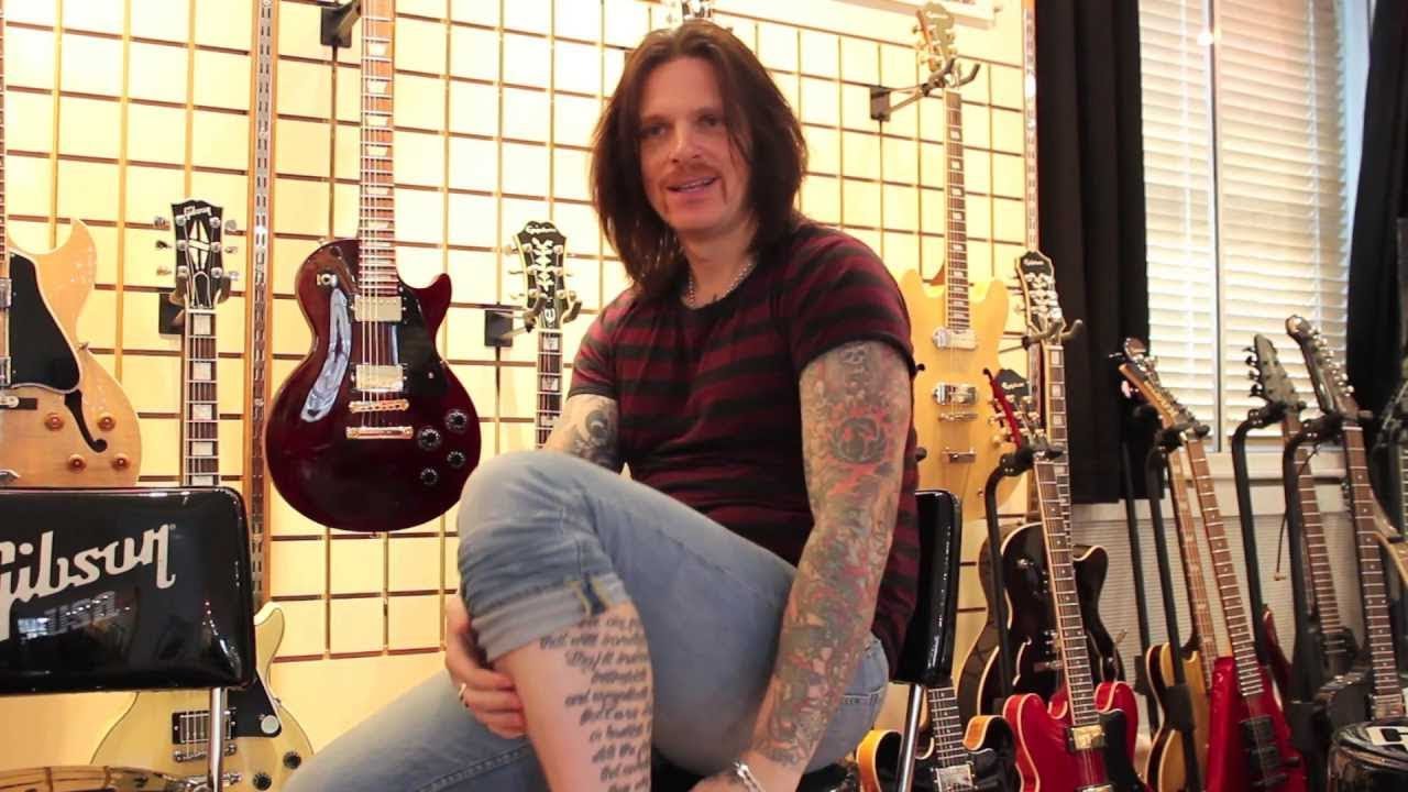 BLACK STAR RIDERS - Ricky Warwick on what Thin Lizzy means to him (OFFICIAL INTERVIEW)