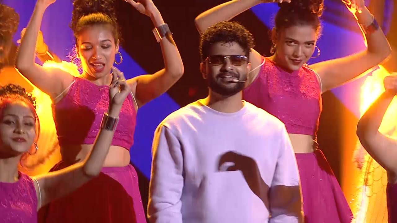 Neeraj Madhav performing live at Mirchi Music Awards South