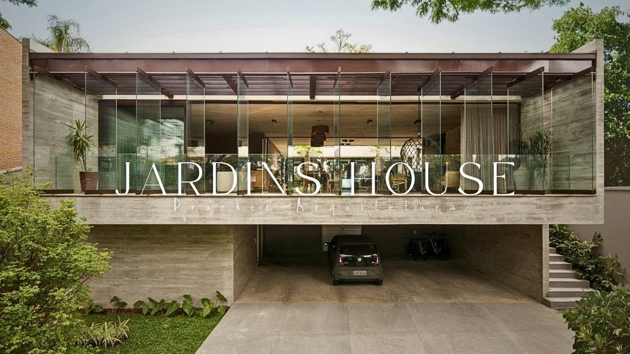 Home Design Centered on the Upper Floor with a contemplative vertical garden