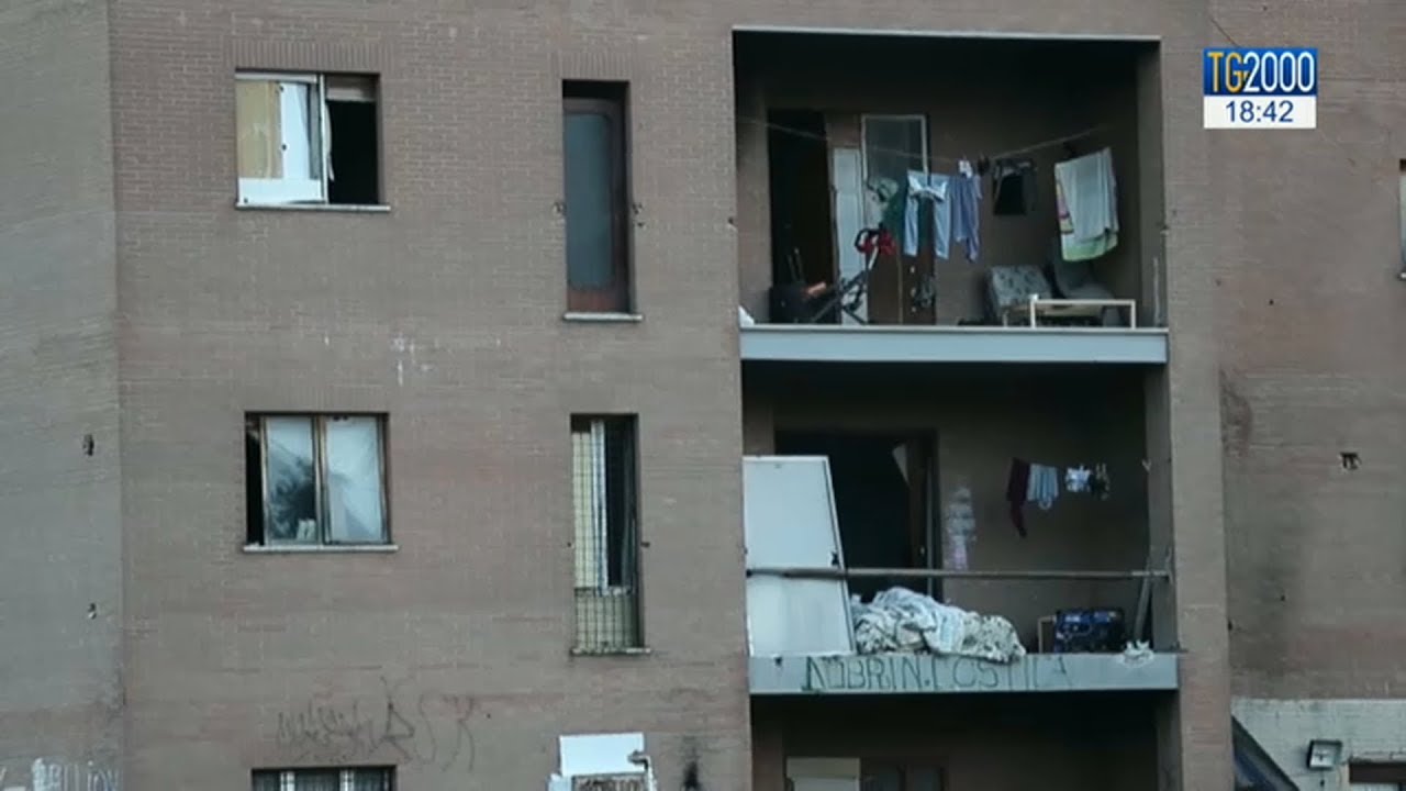 Roma: al via sgomberi occupanti palazzo Tor Cervara
