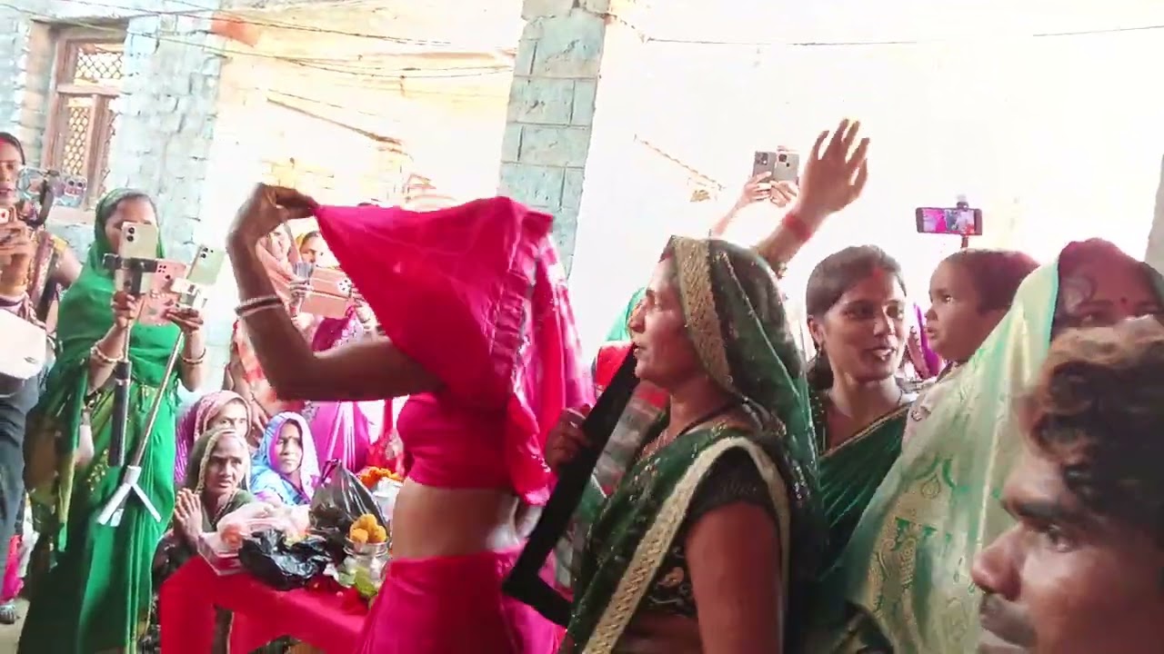 शिवा चर्चा में डांस हो रहा है तो फुल आवाज करके देखेगा बहुत अच्छा लग रहा है