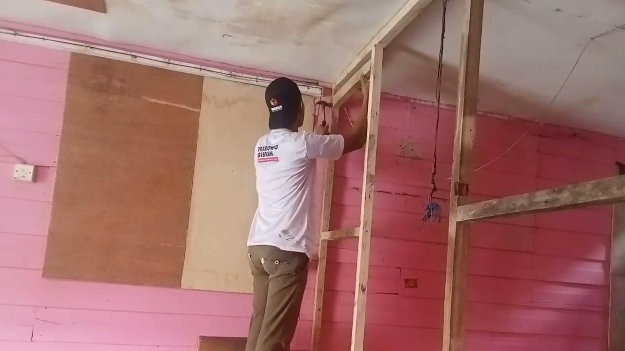 proses pemasangan tulang rangka kamar. @tukangrumah @pertukangan @pengikut