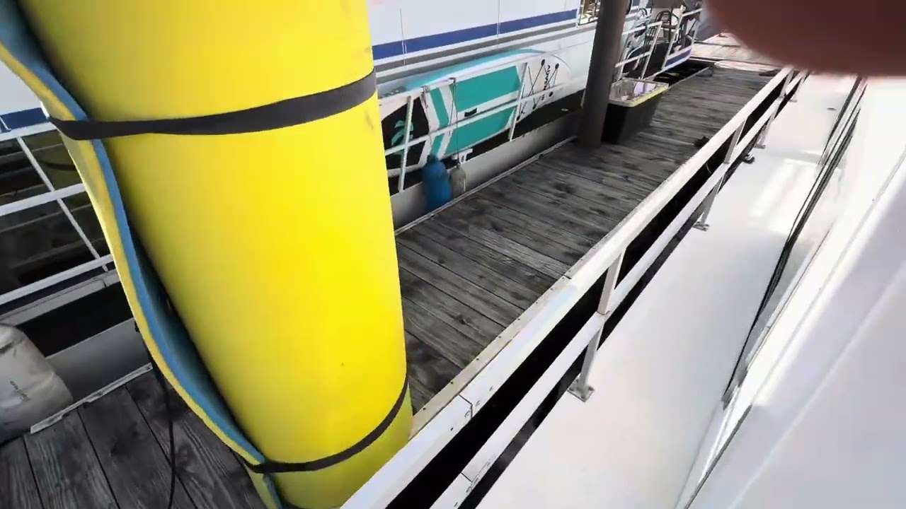 Gibson Houseboat