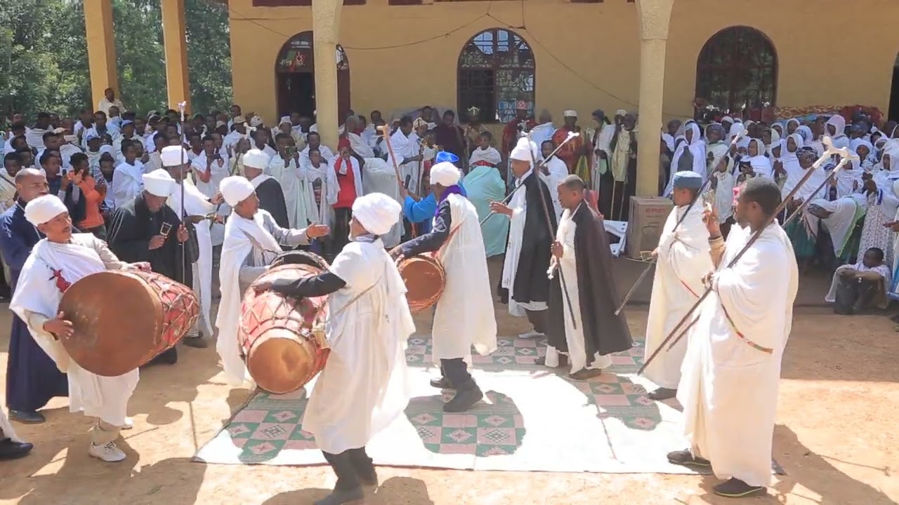 ሰዓሊለነማርያም  በእንቲአነ  በእንተ ኃጥኣን፣ከመ ንድኃን እሞተ ኃጢኣት።ጥንታዊ አጫብር ወረብ ።