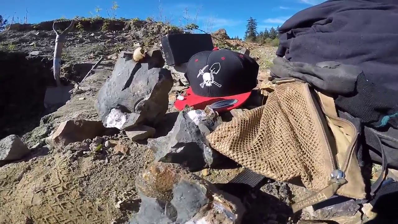 Walker Valley Rockhounding in the Pit