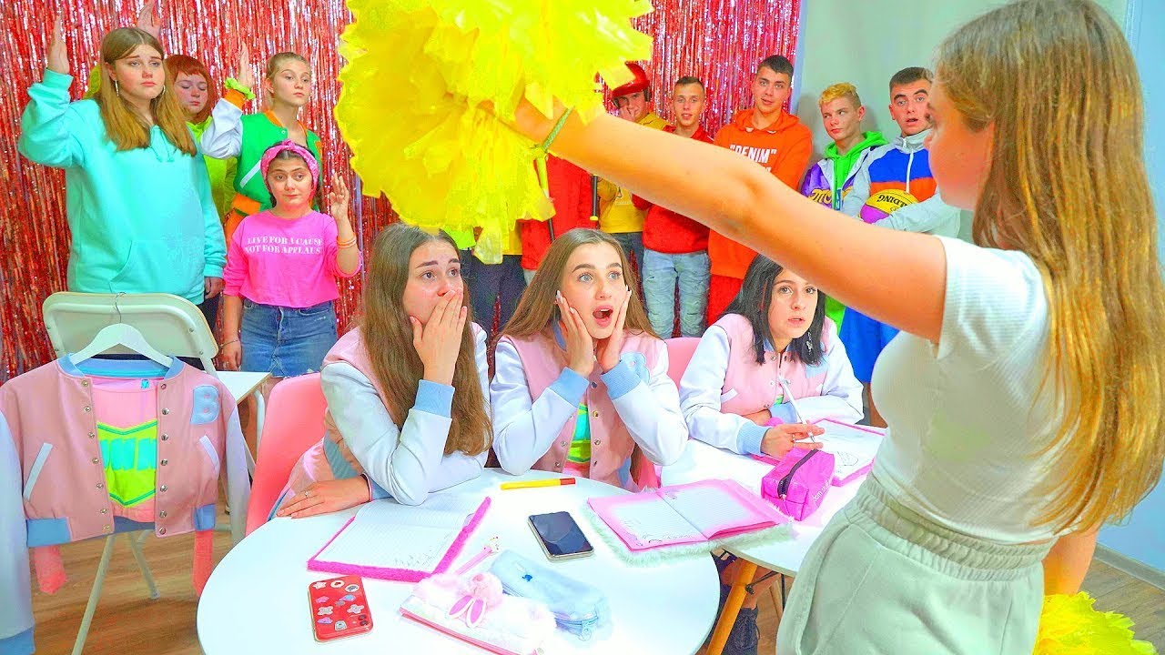 DEN NYA TJEJEN I SKOLAN! Diana har en ny cheerleader i laget! Vem är hon? ROLIGT KLIPP OM SKOLAN