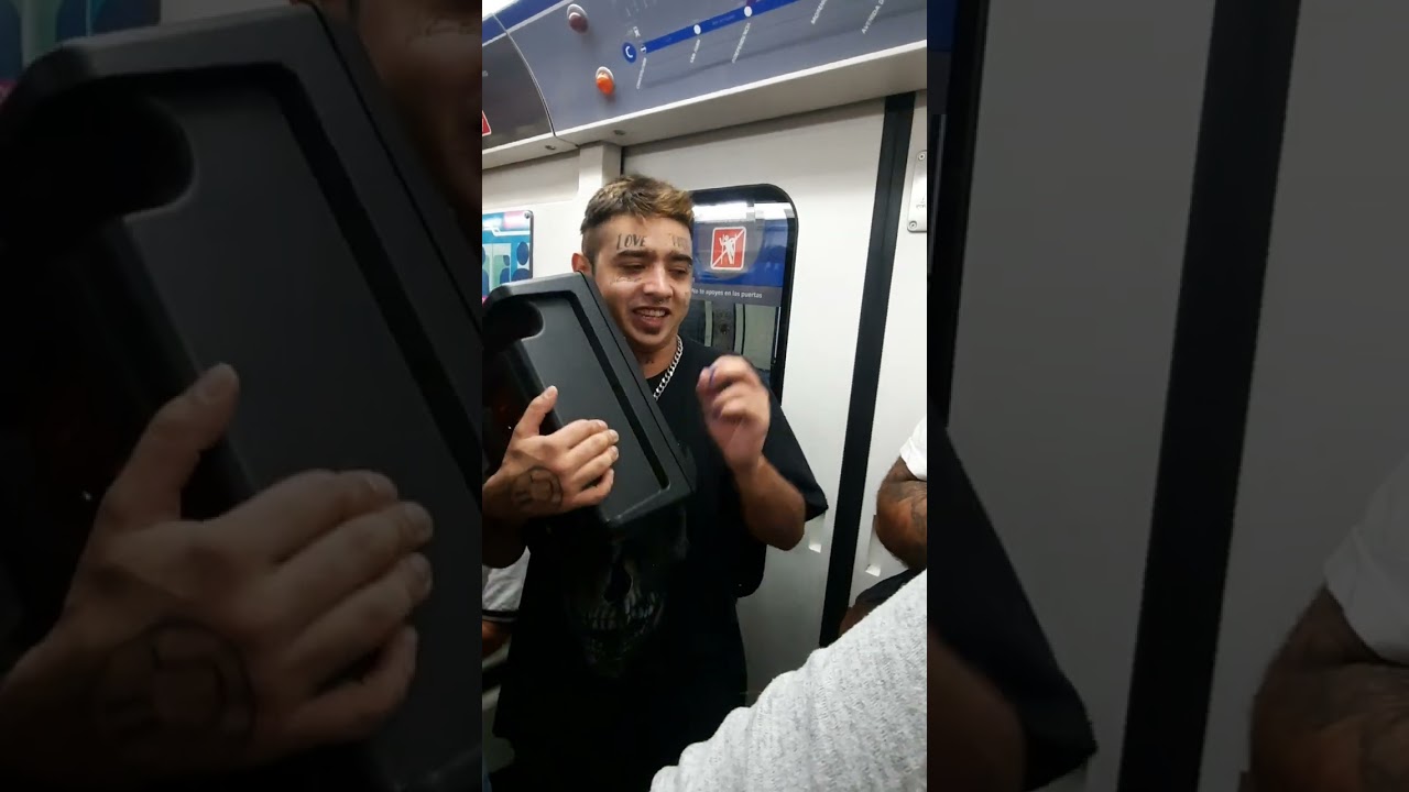 El gran @bait.ind improvisando con su rap en el TREN de Buenos Aires #argentina #train