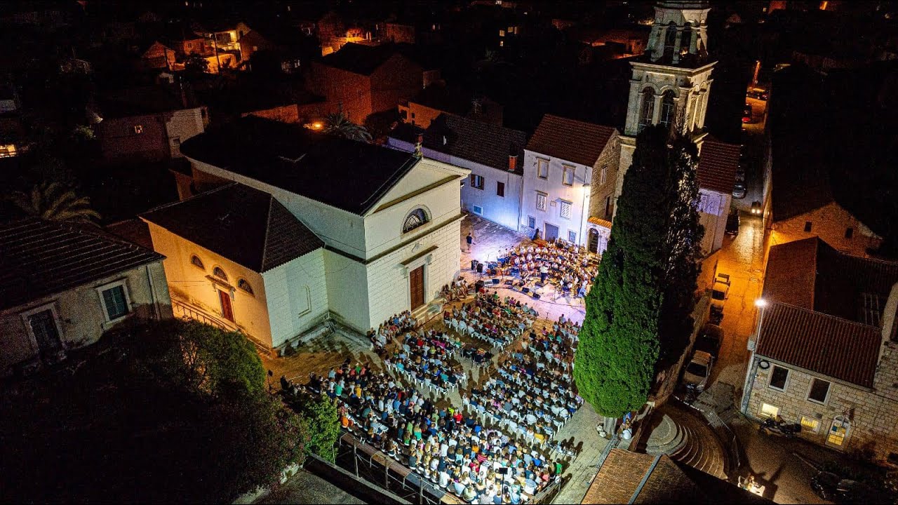 Tradicionalnim ljetnim koncertom Narodna glazba Vela Luka obilježila 130. obljetnicu rada
