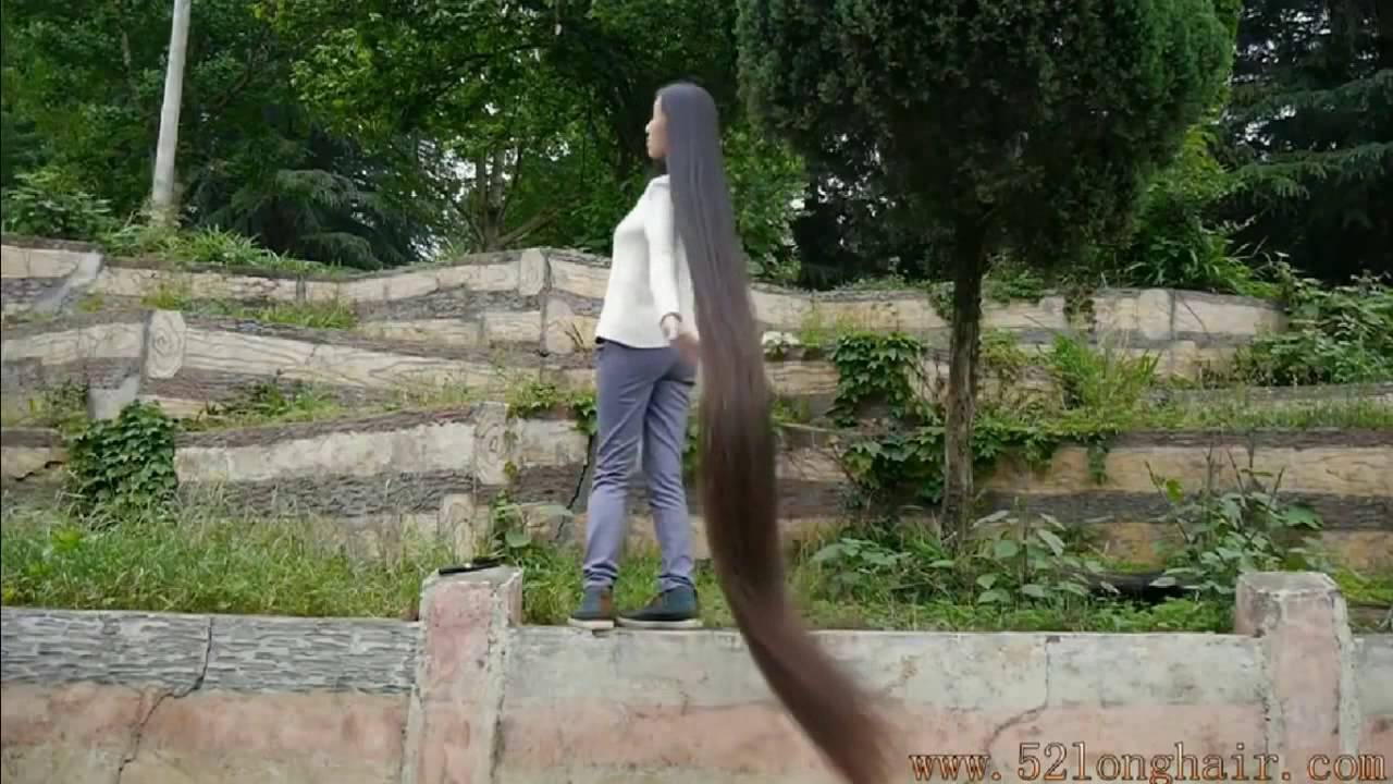 Extremely Long Hair Lady