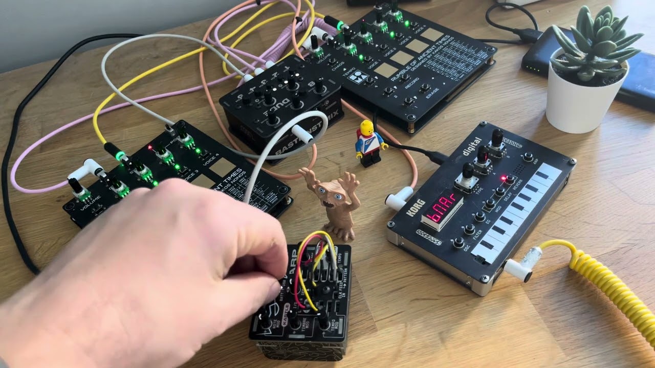 Dark Ambient Scifi Soundtrack - 2x Soma Rumble of Ancient Times, Bastl Kastle ARP - dark synth