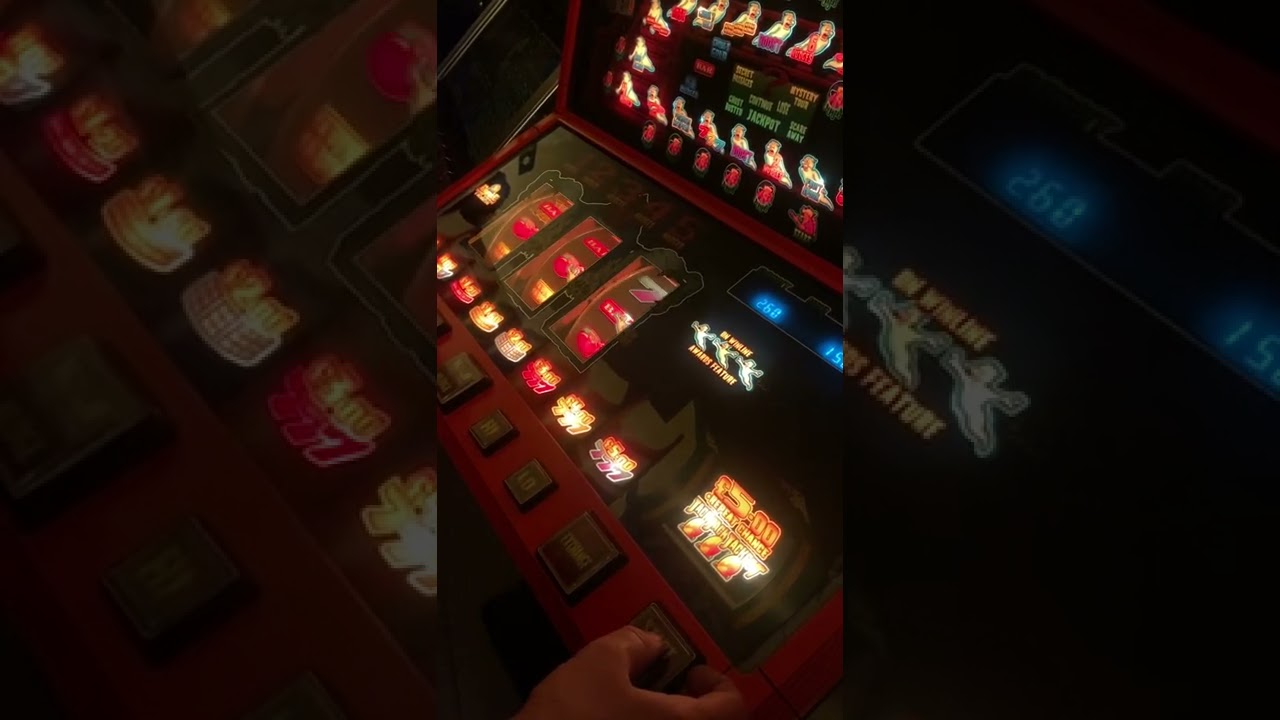 Empire Haunted House Fruit Machine - £5 Jackpot 10p play