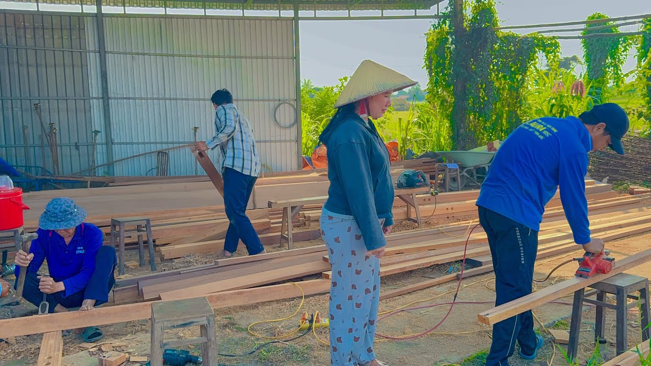 Nấu Bữa Cơm D&acirc;n D&atilde; Ăn C&ugrave;ng Vợ Chồng &Uacute;t Trung - Mấy Ch&uacute; Thợ B&agrave;o C&acirc;y Chuẩn Bị L&agrave;m Căn Nh&agrave; Mơ Ước
