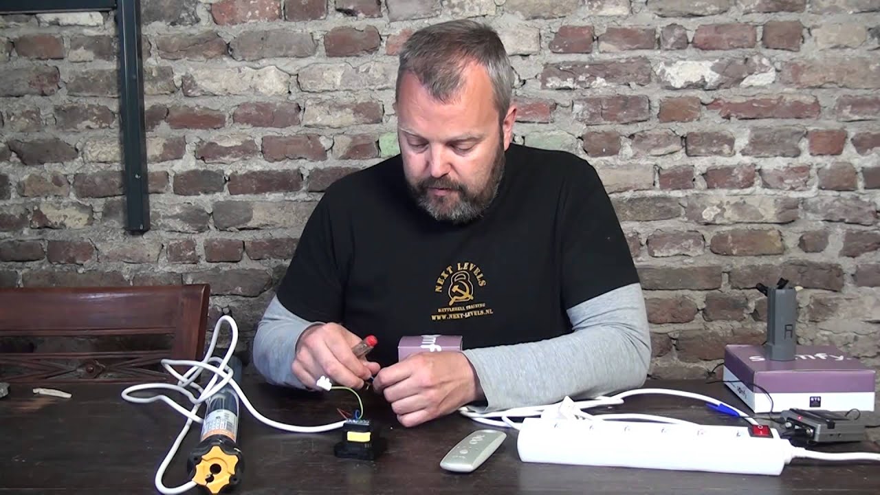 Как подключить и запрограммировать Somfy Centralis Indoor RTS