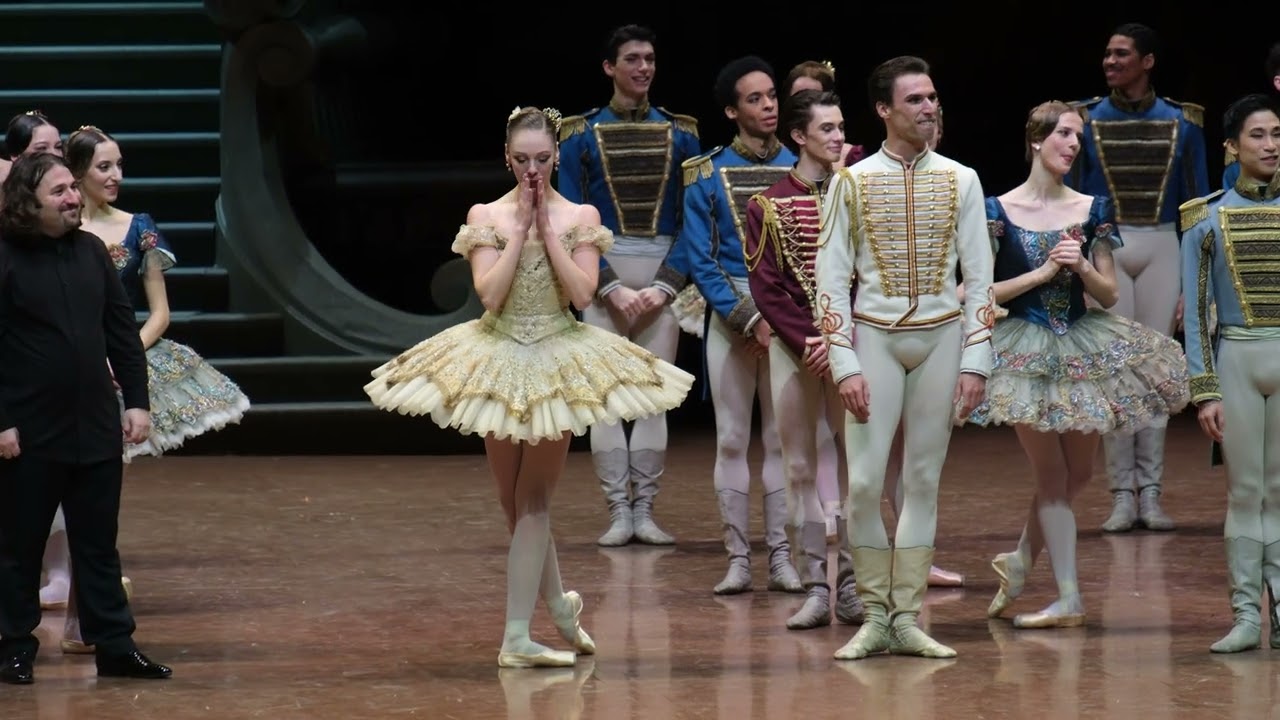 Roxane Stojanov nommée Danseuse Etoile à l'issue de la représentation de Paquita